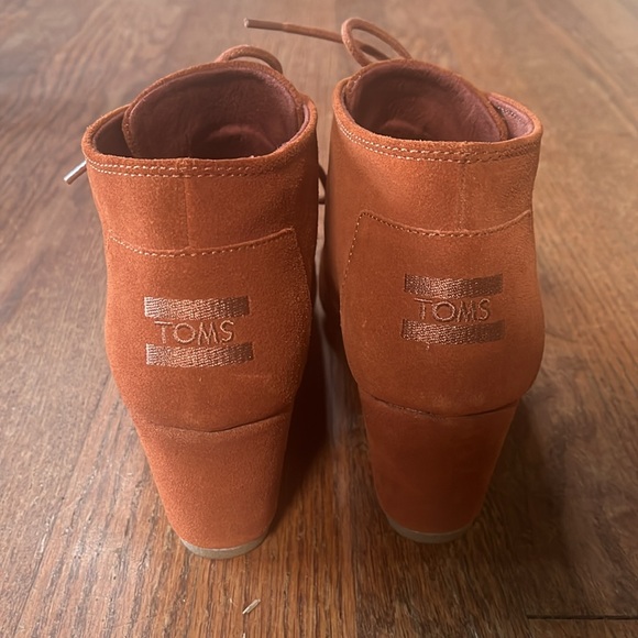 Brand New TOMS Cognac Suède Desert Wedges - Picture 4 of 7
